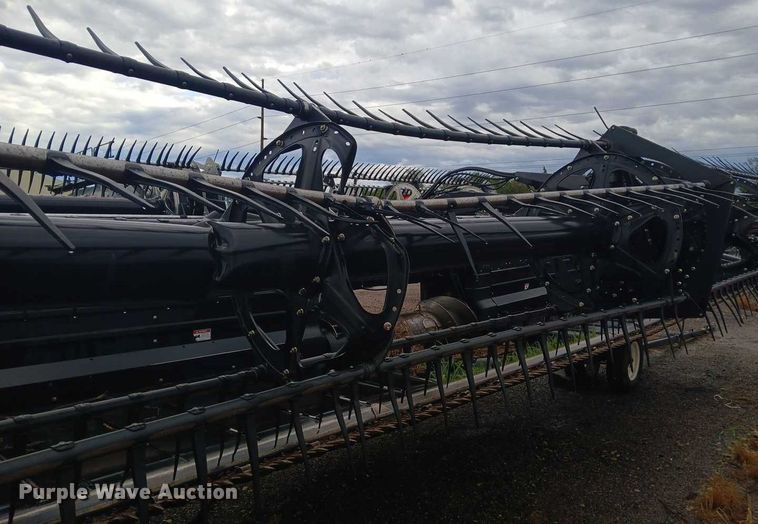 image for item DU6924 2009 MacDon FD70 flex draper head