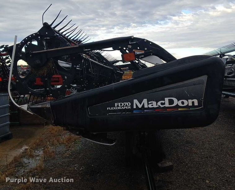 image for item DU6924 2009 MacDon FD70 flex draper head