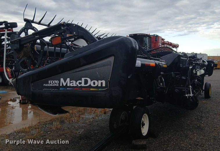 image for item DU6924 2009 MacDon FD70 flex draper head