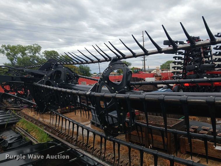 image for item DU6924 2009 MacDon FD70 flex draper head