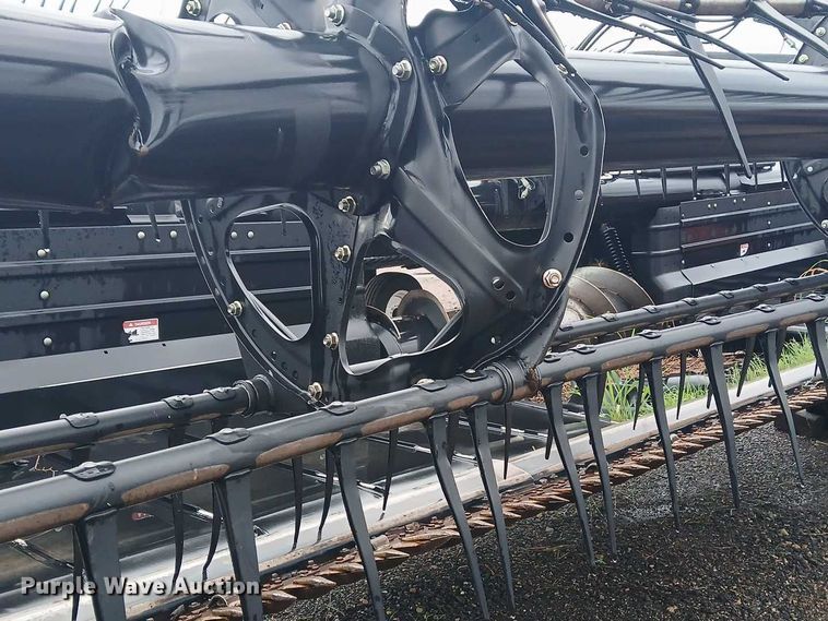 image for item DU6924 2009 MacDon FD70 flex draper head