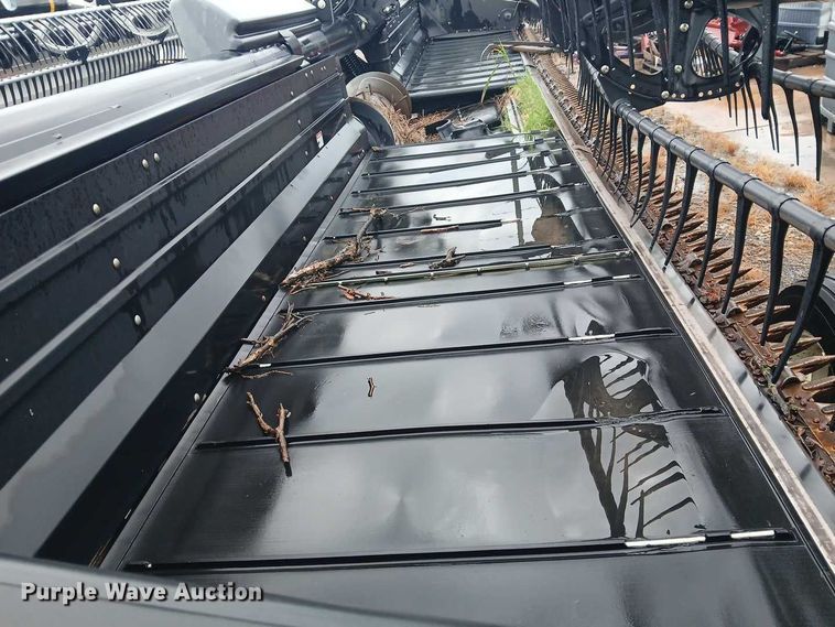 image for item DU6924 2009 MacDon FD70 flex draper head