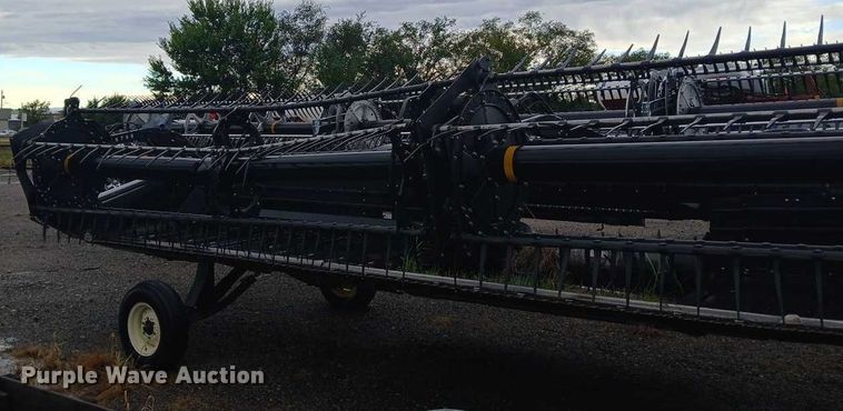 image for item DU6924 2009 MacDon FD70 flex draper head