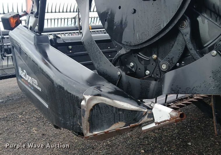 image for item DU6924 2009 MacDon FD70 flex draper head