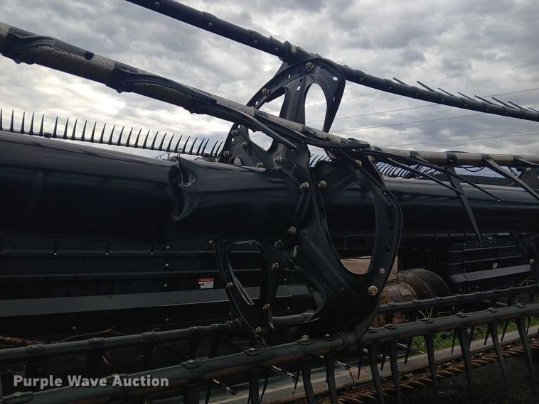 image for item DU6924 2009 MacDon FD70 flex draper head