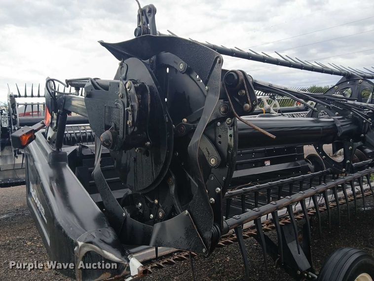 image for item DU6924 2009 MacDon FD70 flex draper head