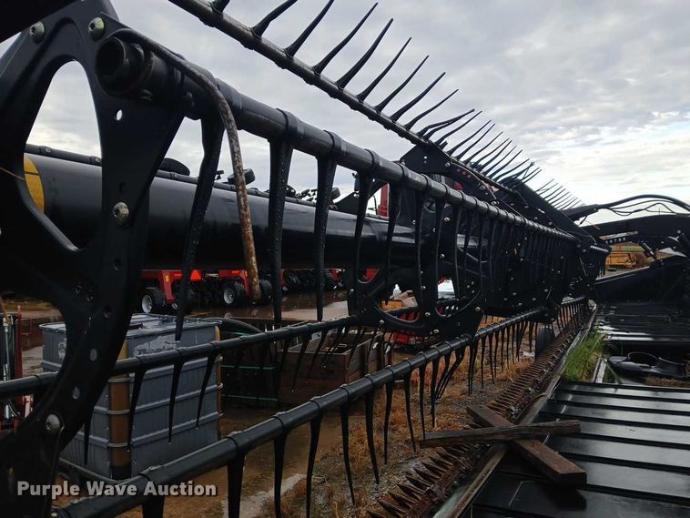 image for item DU6924 2009 MacDon FD70 flex draper head