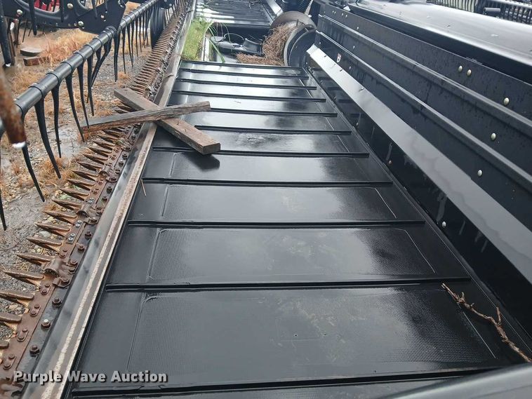 image for item DU6924 2009 MacDon FD70 flex draper head