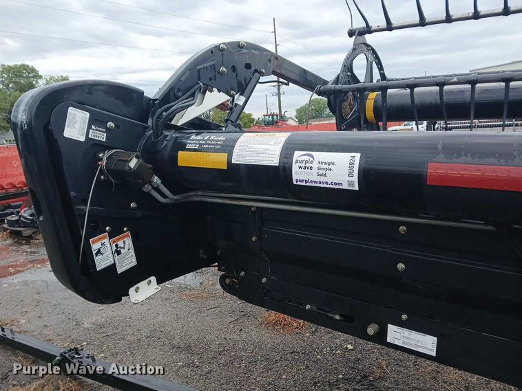 image for item DU6924 2009 MacDon FD70 flex draper head