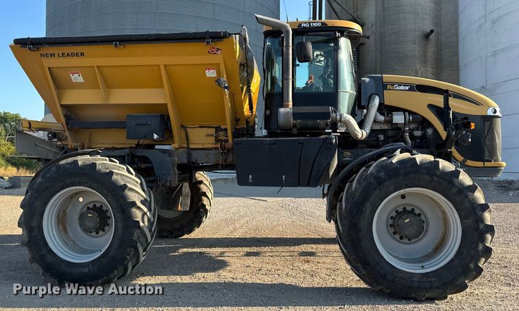 image for item DW6616 2013 RoGator RG1100 spreader