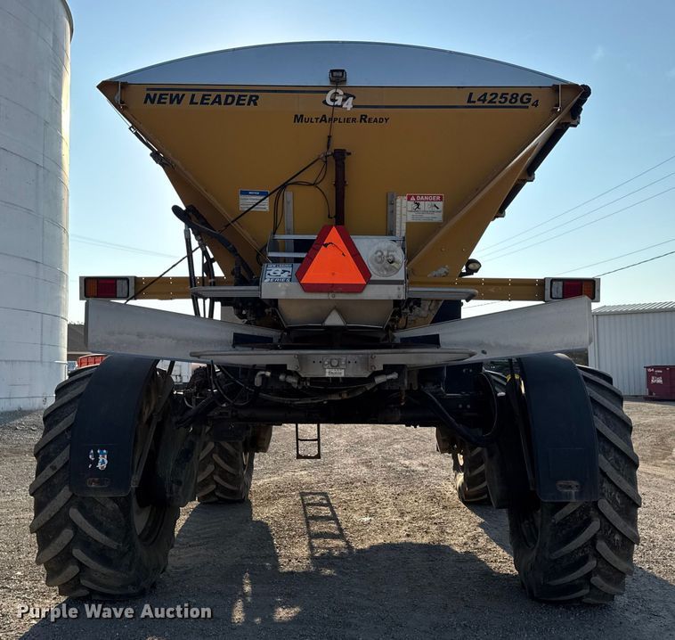 image for item DW6616 2013 RoGator RG1100 spreader