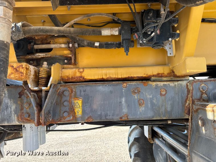 image for item DW6616 2013 RoGator RG1100 spreader