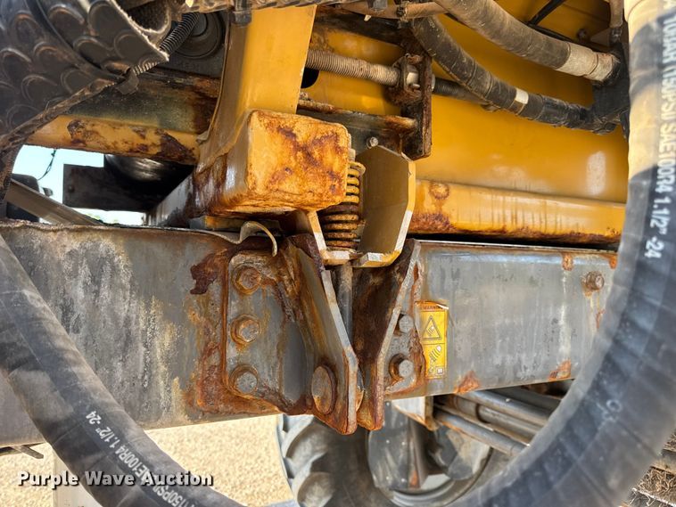 image for item DW6616 2013 RoGator RG1100 spreader