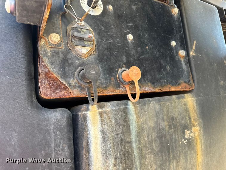 image for item DW6616 2013 RoGator RG1100 spreader