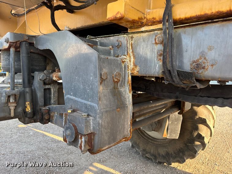 image for item DW6616 2013 RoGator RG1100 spreader