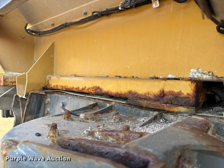 image for item DW6616 2013 RoGator RG1100 spreader