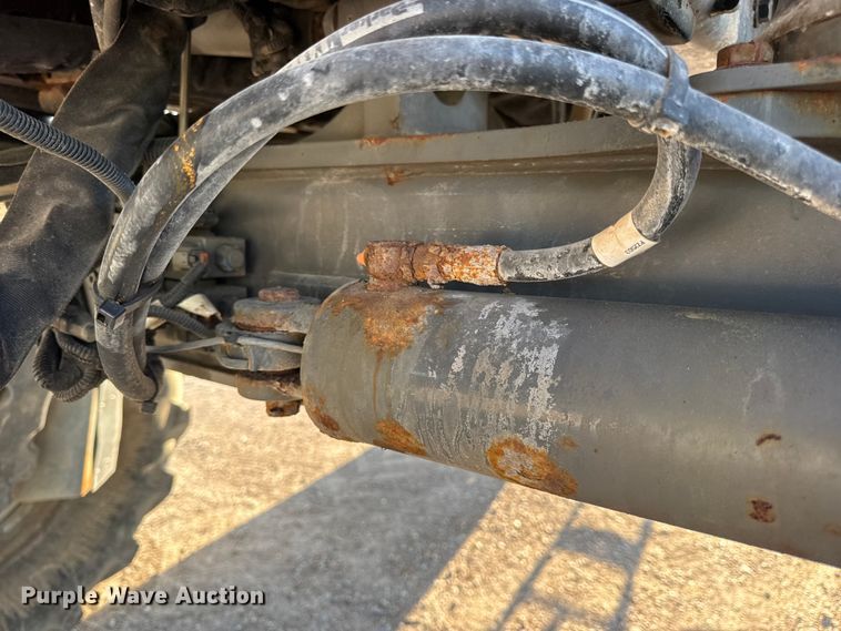 image for item DW6616 2013 RoGator RG1100 spreader