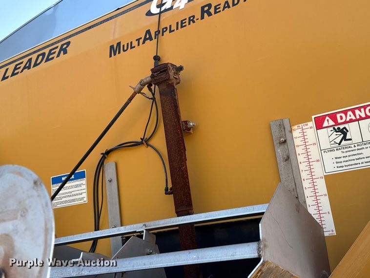 image for item DW6616 2013 RoGator RG1100 spreader