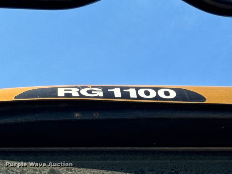 image for item DW6616 2013 RoGator RG1100 spreader