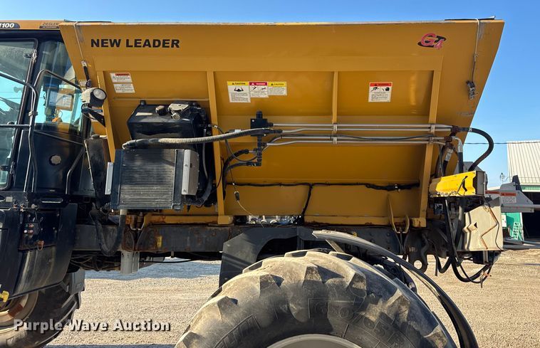 image for item DW6616 2013 RoGator RG1100 spreader