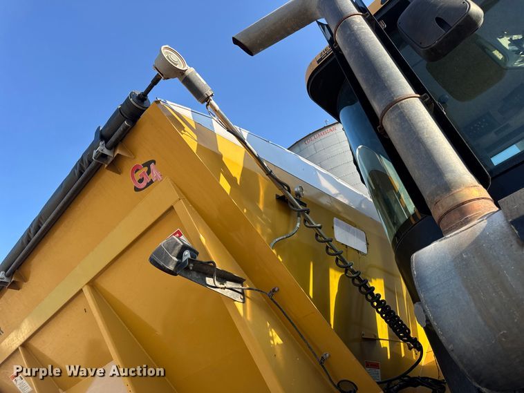 image for item DW6616 2013 RoGator RG1100 spreader