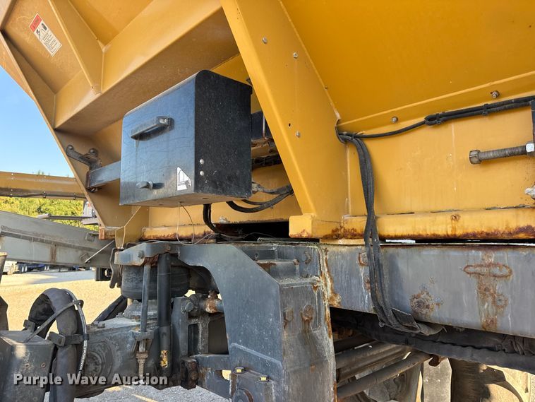 image for item DW6616 2013 RoGator RG1100 spreader