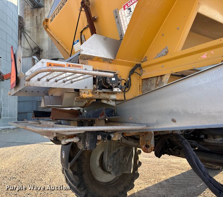 image for item DW6616 2013 RoGator RG1100 spreader