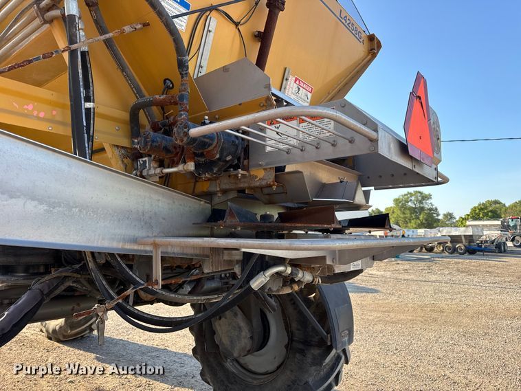 image for item DW6616 2013 RoGator RG1100 spreader