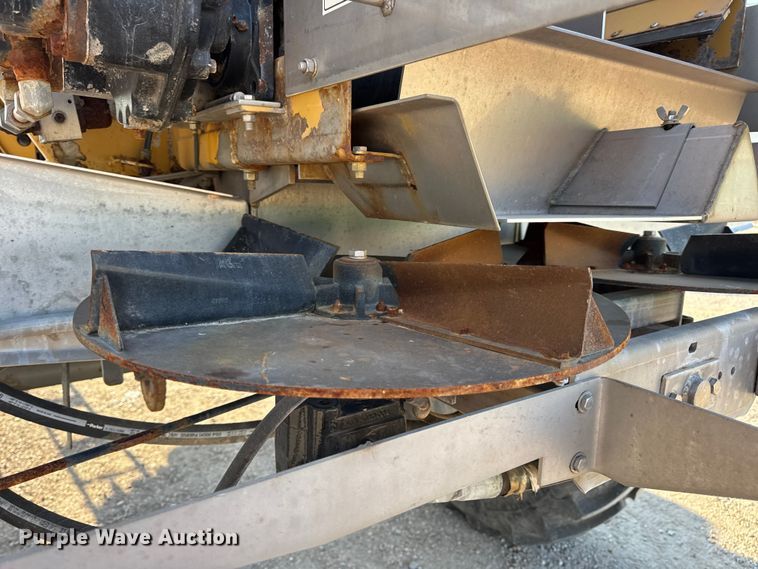 image for item DW6616 2013 RoGator RG1100 spreader