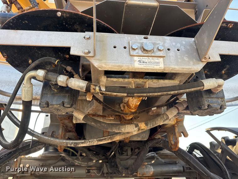 image for item DW6616 2013 RoGator RG1100 spreader