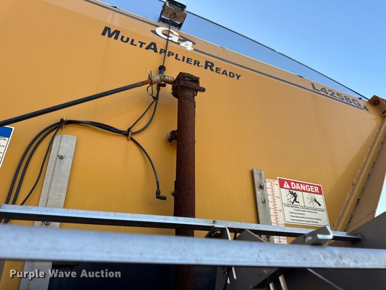 image for item DW6616 2013 RoGator RG1100 spreader