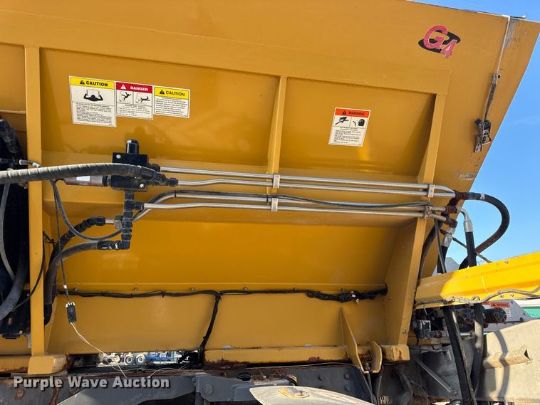 image for item DW6616 2013 RoGator RG1100 spreader