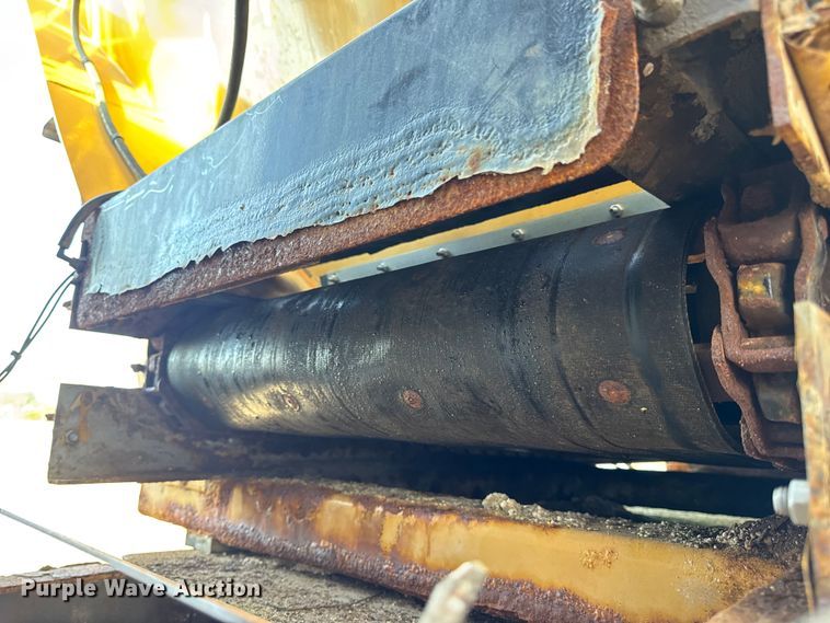 image for item DW6616 2013 RoGator RG1100 spreader