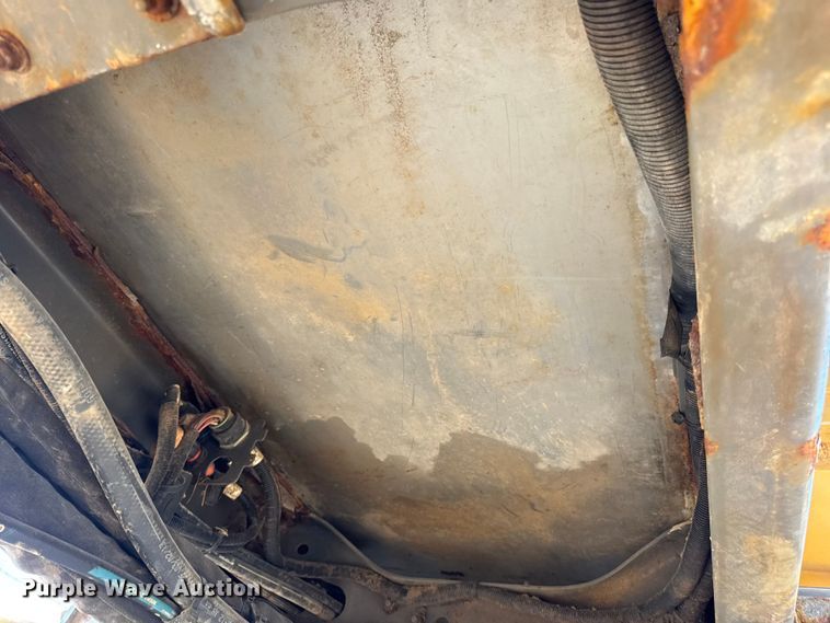 image for item DW6616 2013 RoGator RG1100 spreader