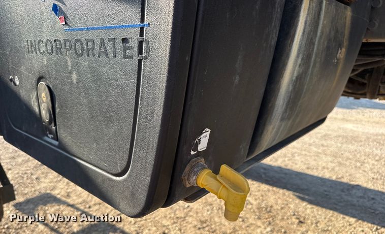 image for item DW6616 2013 RoGator RG1100 spreader