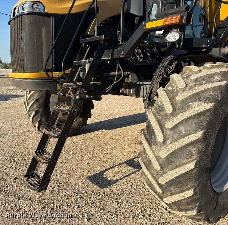 image for item DW6616 2013 RoGator RG1100 spreader