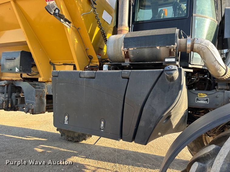 image for item DW6616 2013 RoGator RG1100 spreader