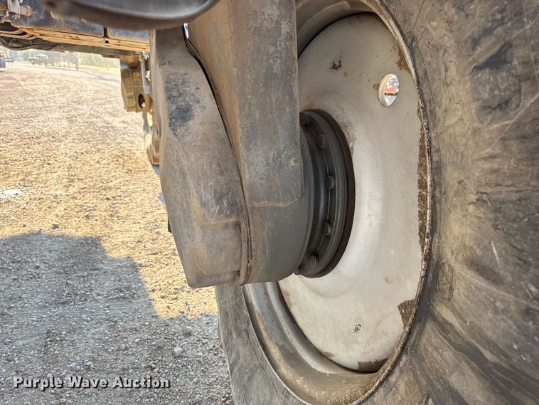 image for item DW6616 2013 RoGator RG1100 spreader