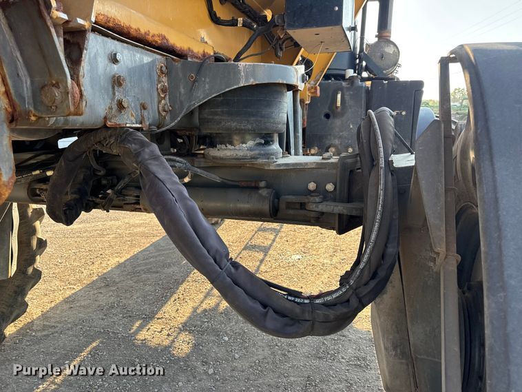 image for item DW6616 2013 RoGator RG1100 spreader