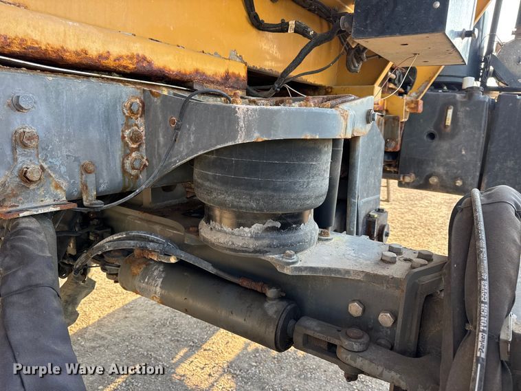 image for item DW6616 2013 RoGator RG1100 spreader