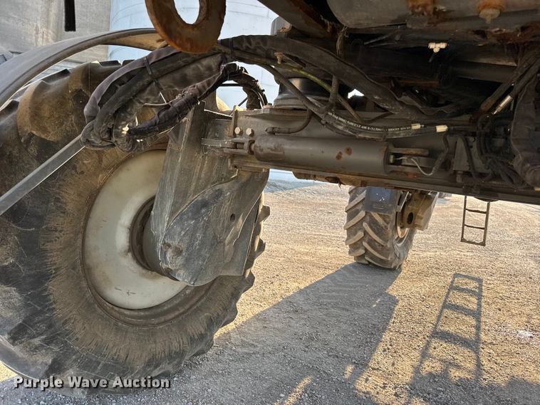 image for item DW6616 2013 RoGator RG1100 spreader