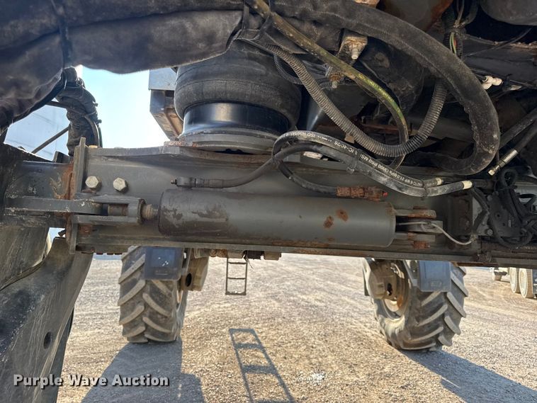 image for item DW6616 2013 RoGator RG1100 spreader