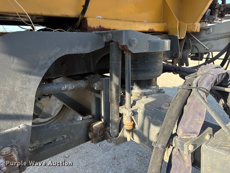 image for item DW6616 2013 RoGator RG1100 spreader