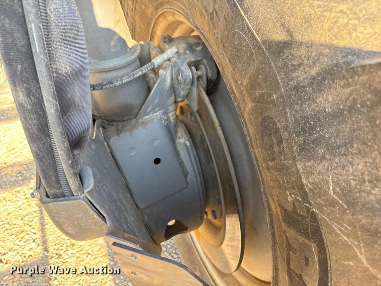 image for item DW6616 2013 RoGator RG1100 spreader