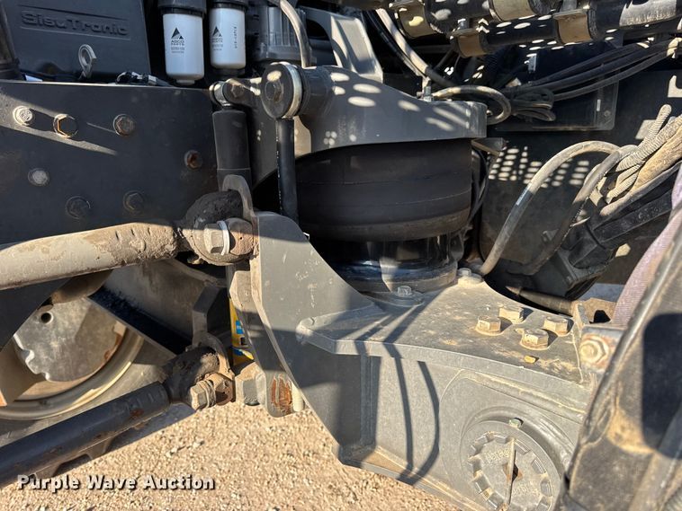 image for item DW6616 2013 RoGator RG1100 spreader