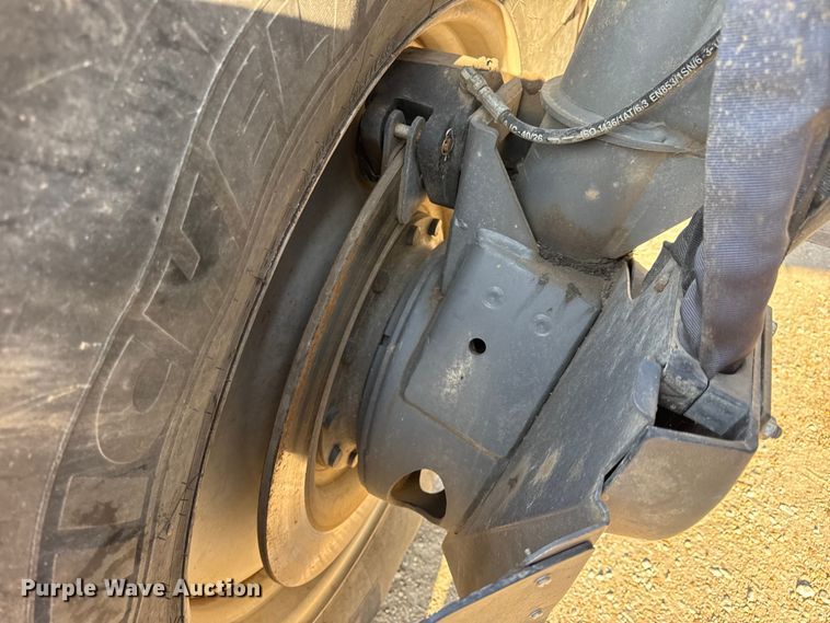 image for item DW6616 2013 RoGator RG1100 spreader