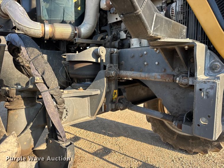 image for item DW6616 2013 RoGator RG1100 spreader