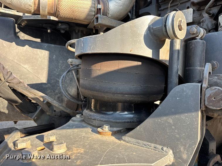 image for item DW6616 2013 RoGator RG1100 spreader