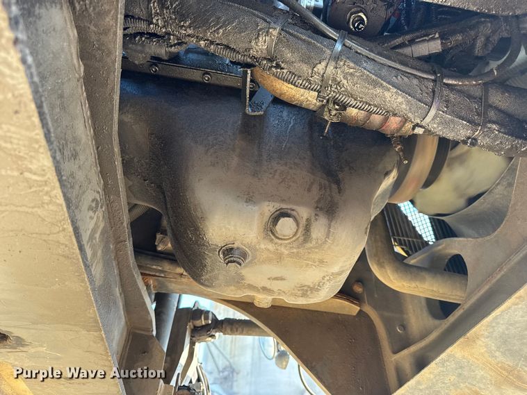 image for item DW6616 2013 RoGator RG1100 spreader