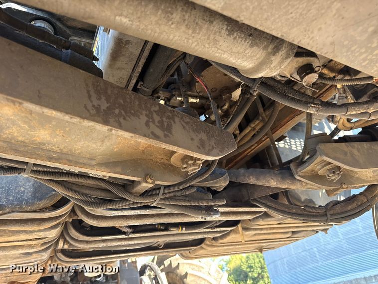 image for item DW6616 2013 RoGator RG1100 spreader